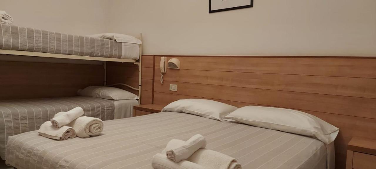 Hotel Brezza Rimini Exterior foto