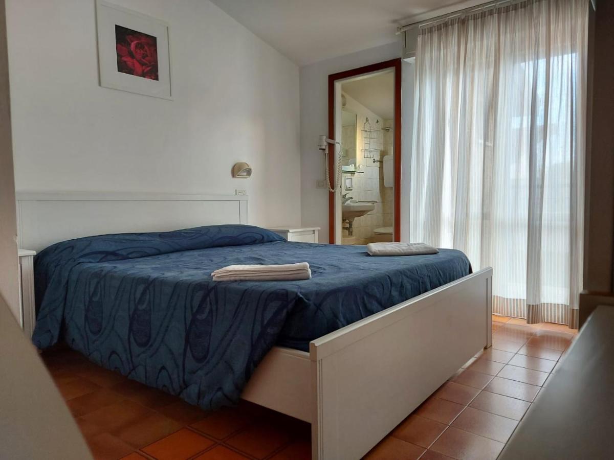 Hotel Brezza Rimini Exterior foto